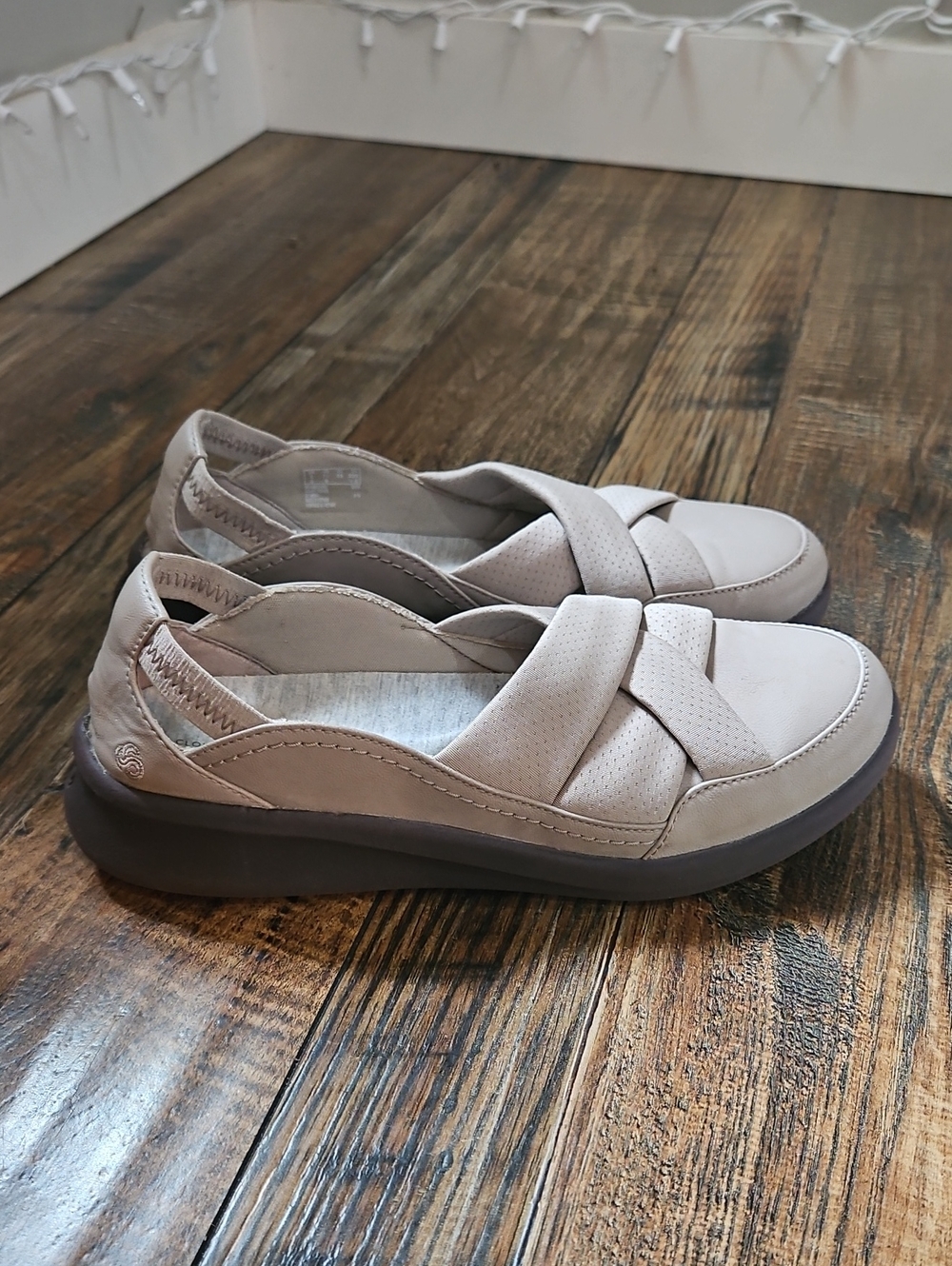 Clarks Cloudsteppers Comfort Slip-On Women's Loafers in Light Taupe